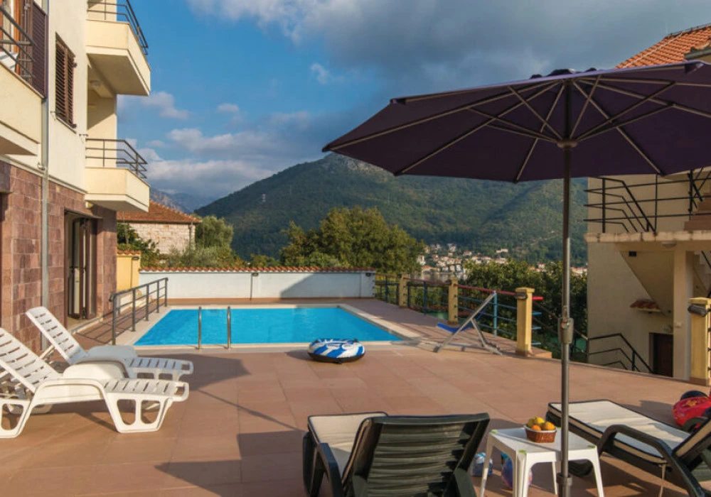 Apartments for sale 3 rooms, 128 m². Herceg Novi. 