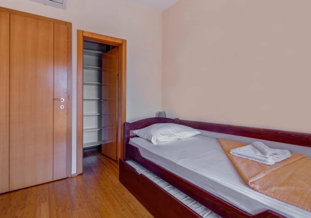 Apartments for sale 3 rooms, 128 m². Herceg Novi. 