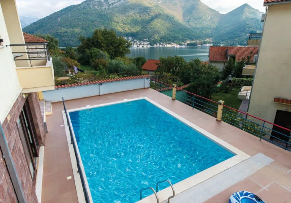 Apartments for sale 3 rooms, 128 m². Herceg Novi. 