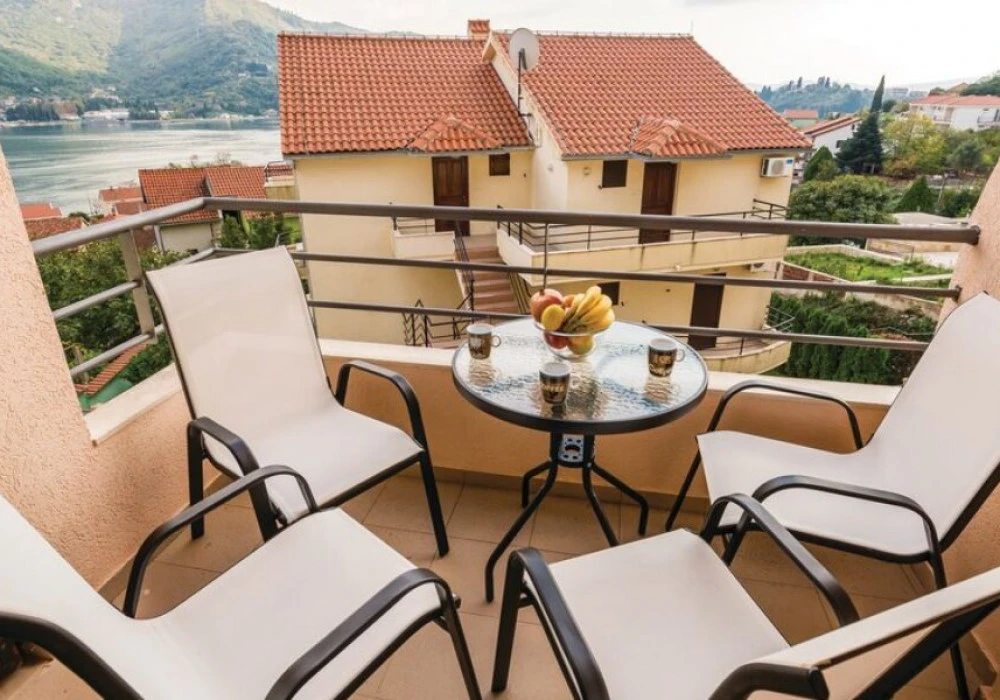 Apartments for sale 3 rooms, 128 m². Herceg Novi. 