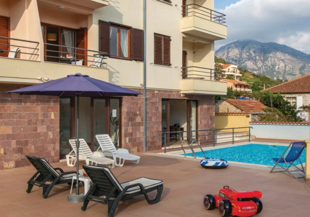 Apartments for sale 3 rooms, 128 m². Herceg Novi. 