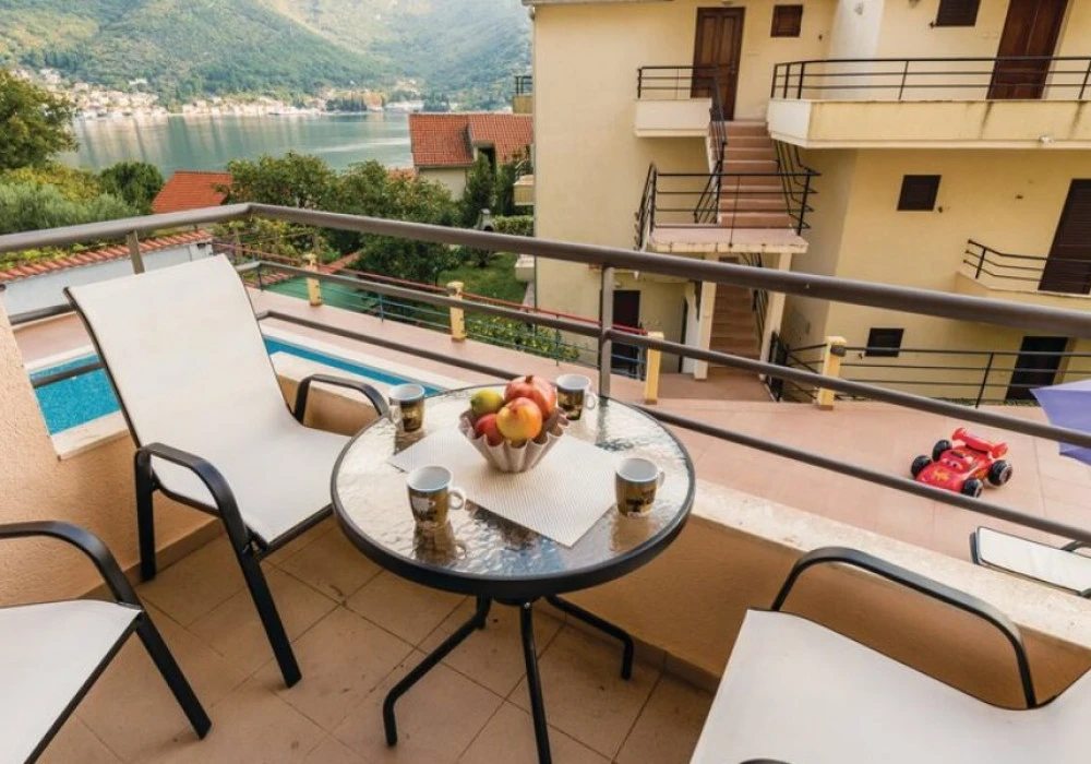 Apartments for sale 3 rooms, 128 m². Herceg Novi. 