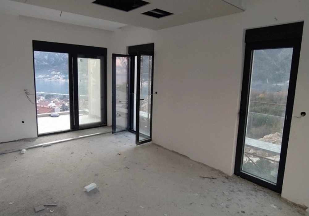 Stan na prodaju 3 собе, 255 m². Dobrota. 