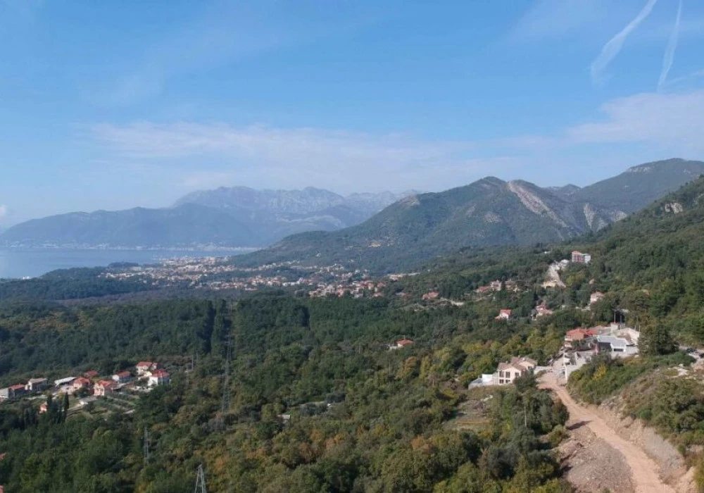 Land for sale for residential construction. Kotor. 