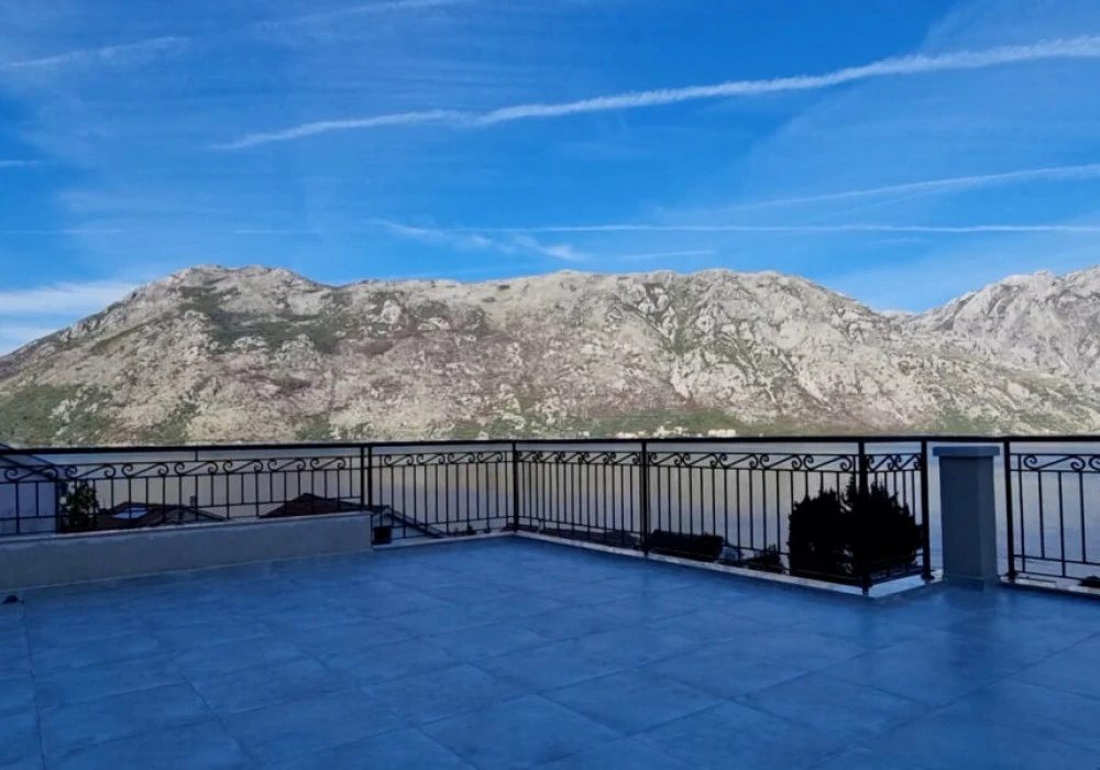 Kuća na prodaju 8 соба, 440 m². Kotor. 