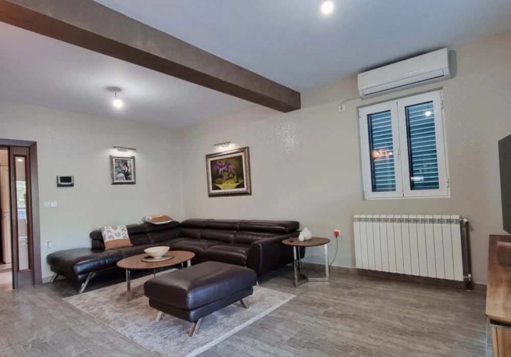 Kuća na prodaju 8 соба, 440 m². Kotor. 