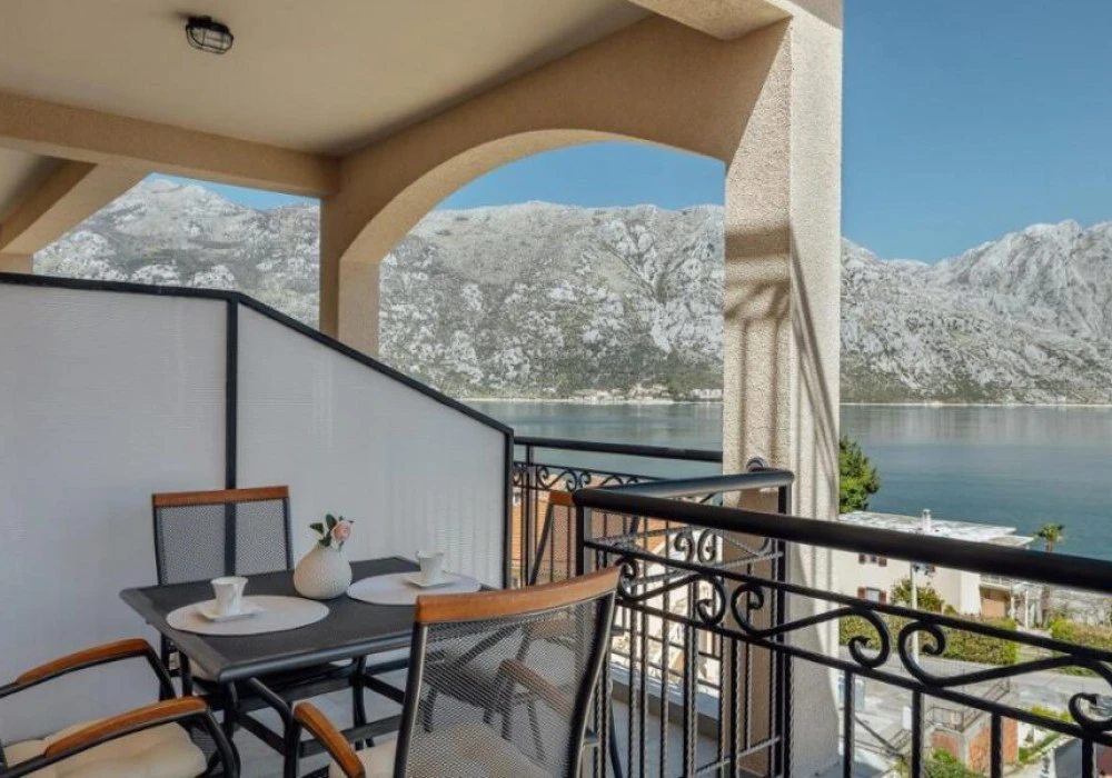 Kuća na prodaju 8 соба, 440 m². Kotor. 