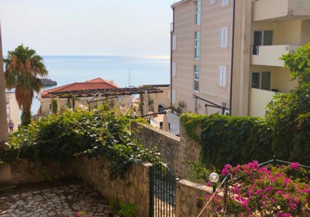 Apartments for sale 2 rooms, 60 m². Sveti stefan. 