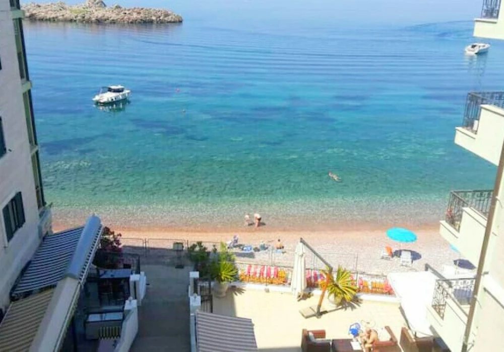 Apartments for sale 2 rooms, 60 m². Sveti stefan. 