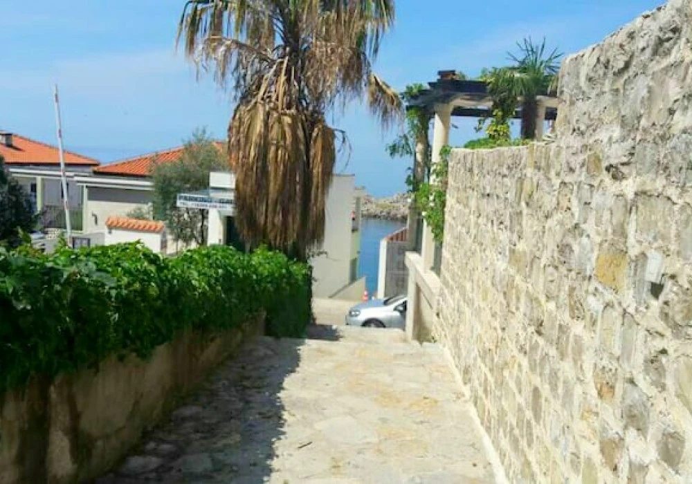 Stan na prodaju 2 собе, 60 m². Sveti stefan. 