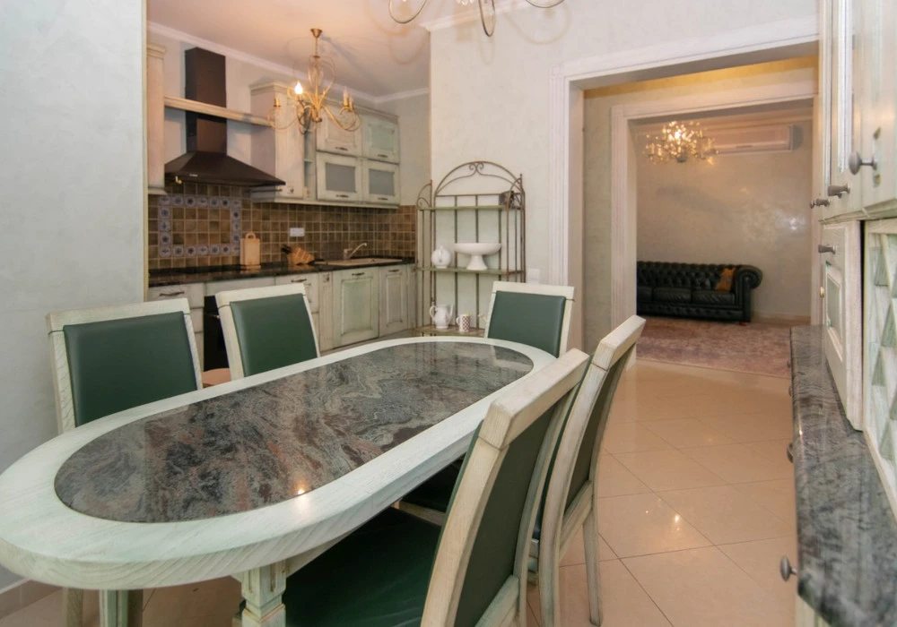 House for sale 4 rooms, 197 m². Herceg Novi. 