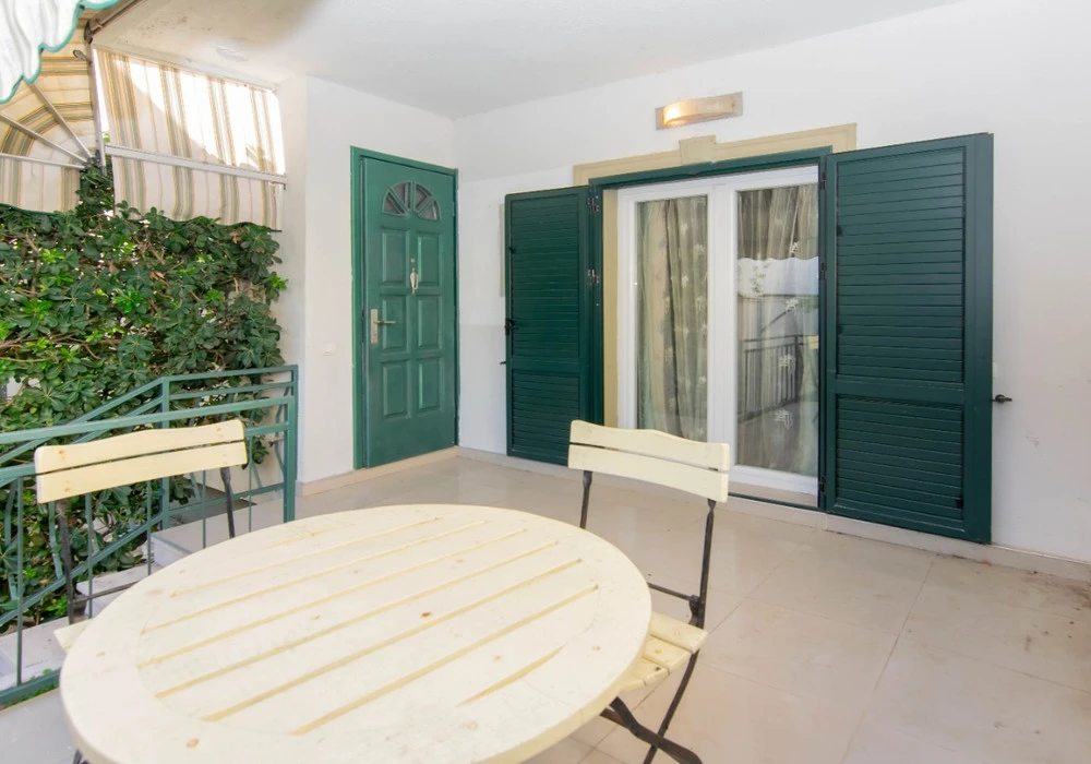 House for sale 4 rooms, 197 m². Herceg Novi. 