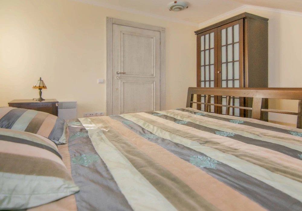 House for sale 4 rooms, 197 m². Herceg Novi. 