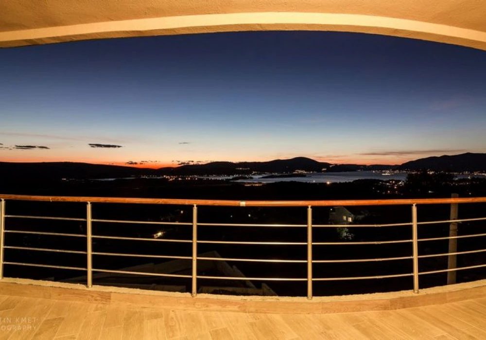 Apartments for sale 2 rooms, 90 m². Tivat. 