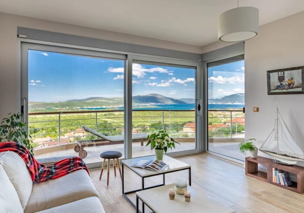 Apartments for sale 3 rooms, 92 m². Tivat. 