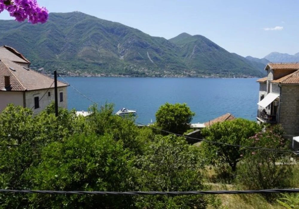 Land for sale for residential construction 4 rooms, 120 m². Dobrota. 