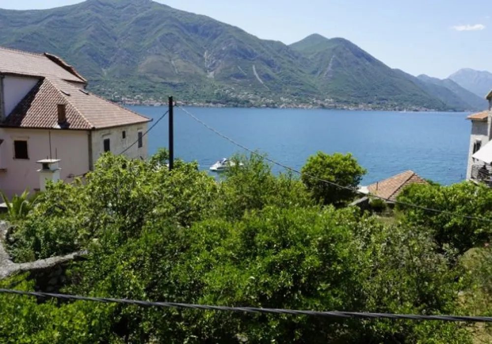 Land for sale for residential construction 4 rooms, 120 m². Dobrota. 