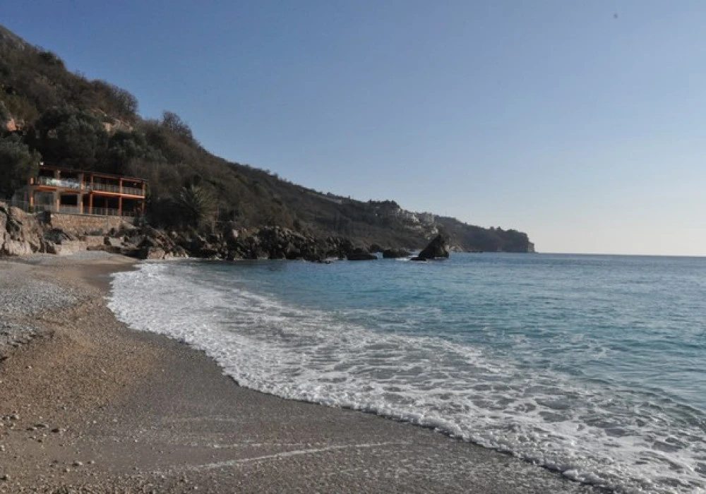 Land for sale for residential construction. Rezevici. 