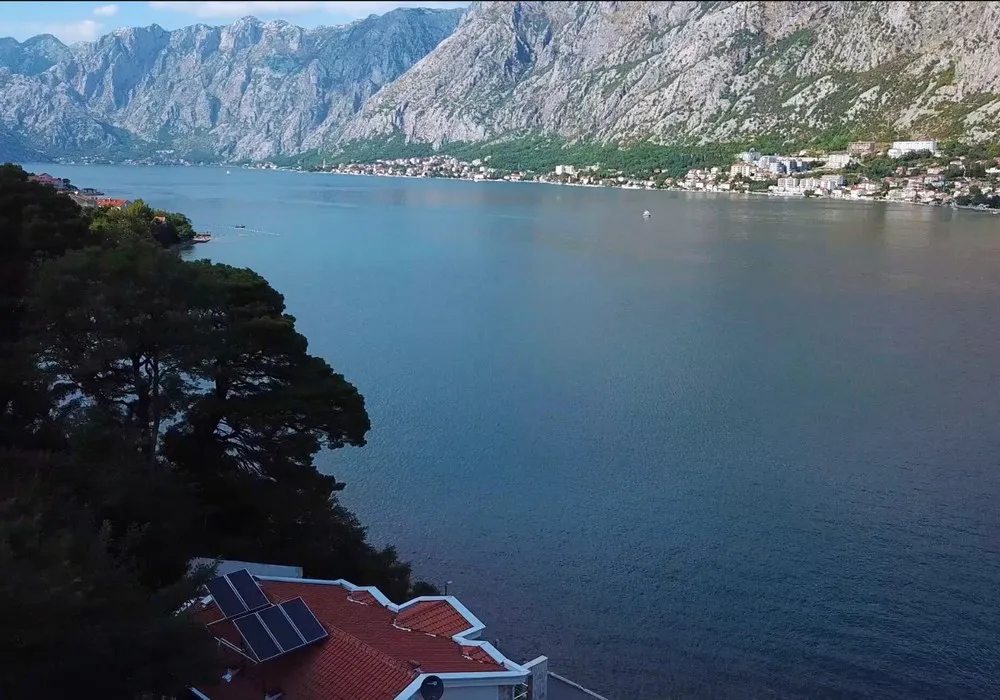 Zemljište na prodaju za stambenu izgradnju 1053 m². Kotor. 