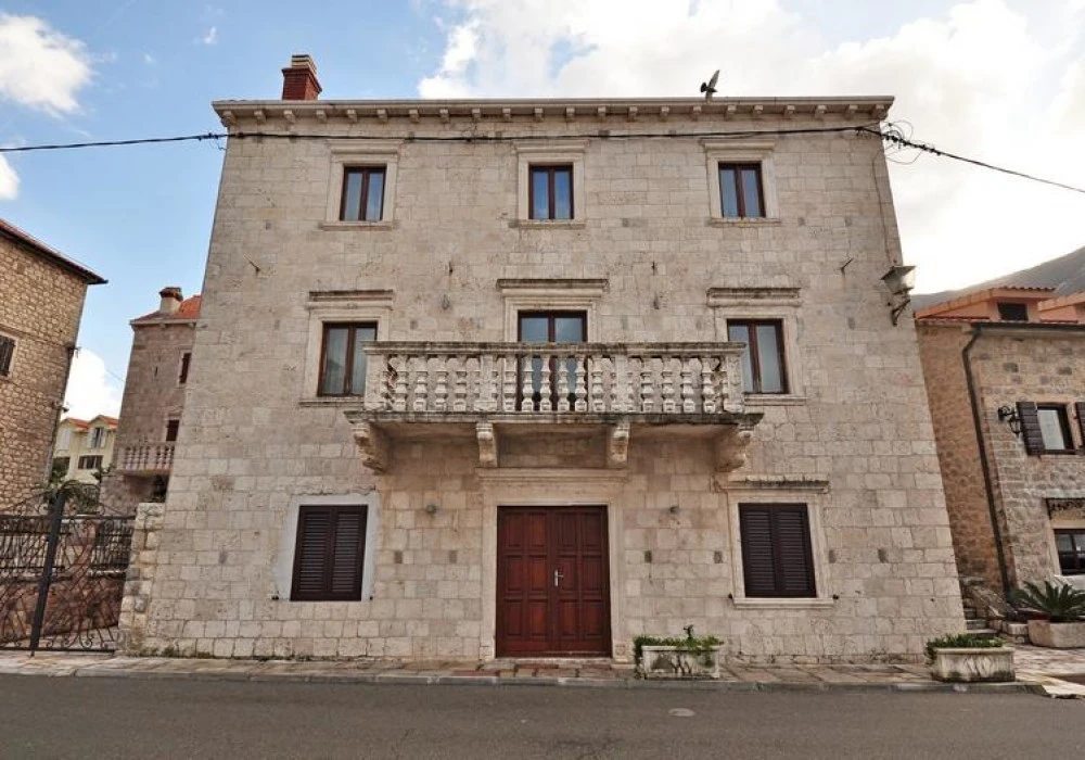 House for sale. Kotor. 