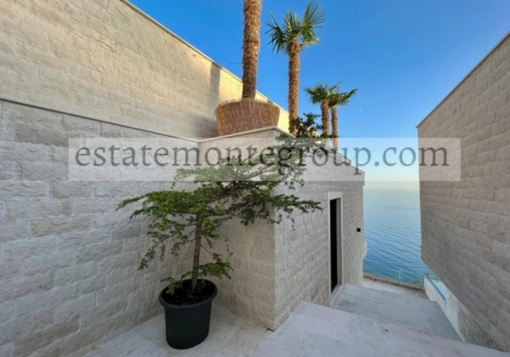 Apartments for sale 89 m². Budva. 