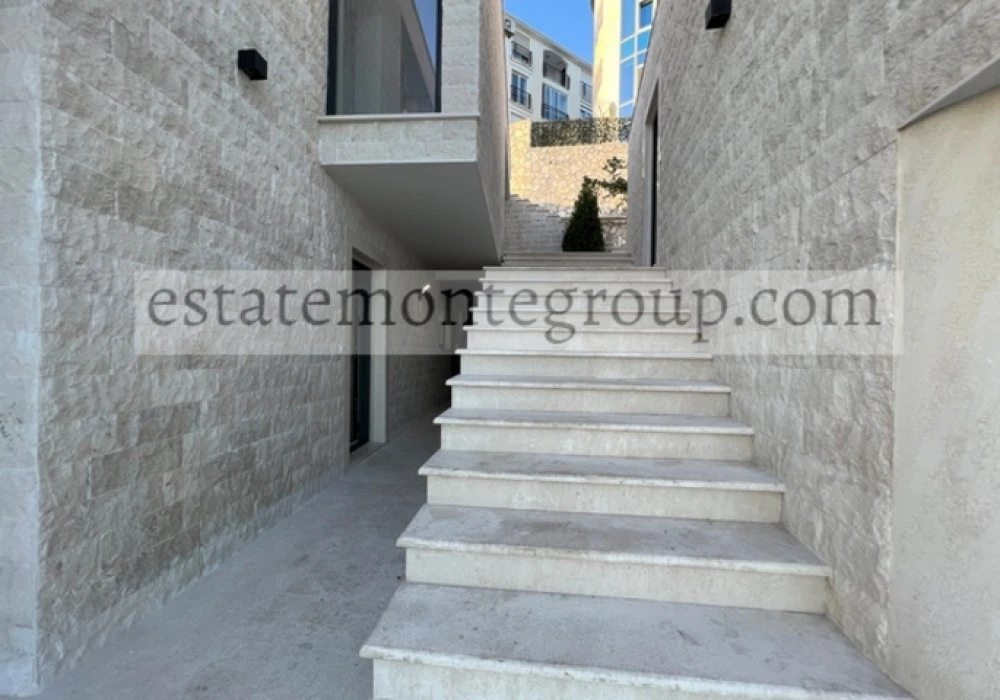 Apartments for sale 89 m². Budva. 