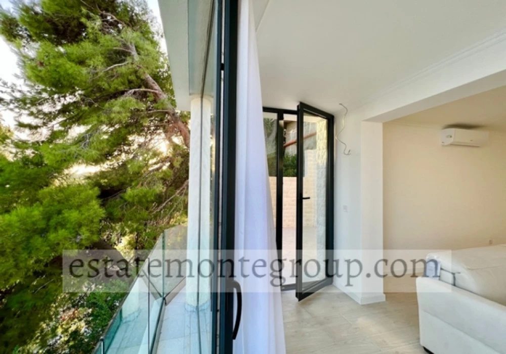 Apartments for sale 96 m². Budva. 