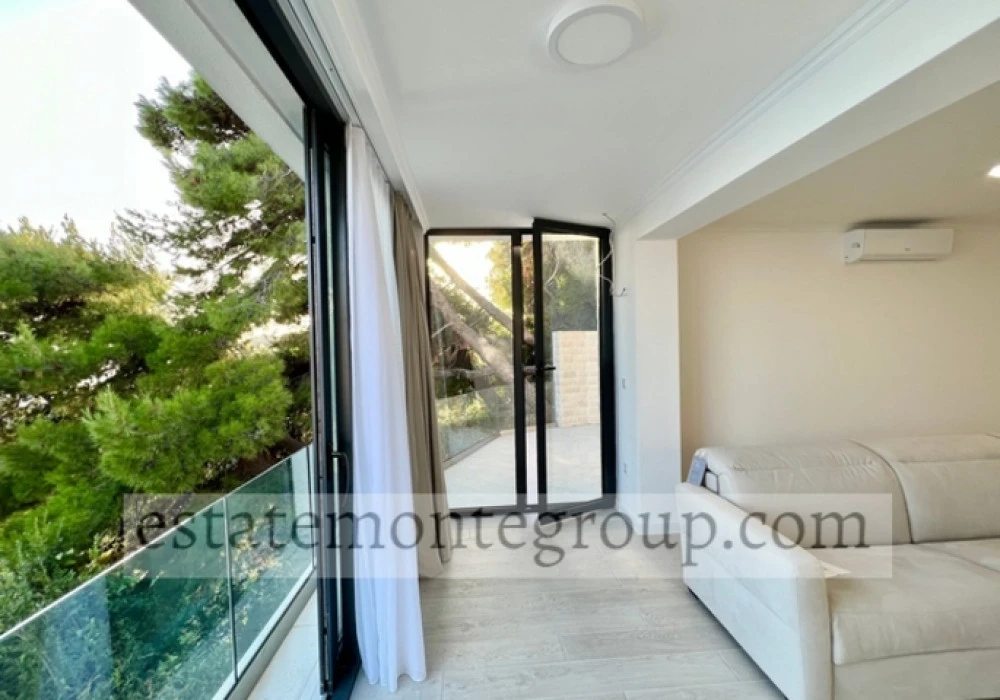 Apartments for sale 96 m². Budva. 