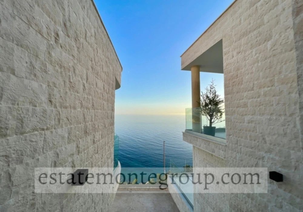 Apartments for sale 77 m². Budva. 