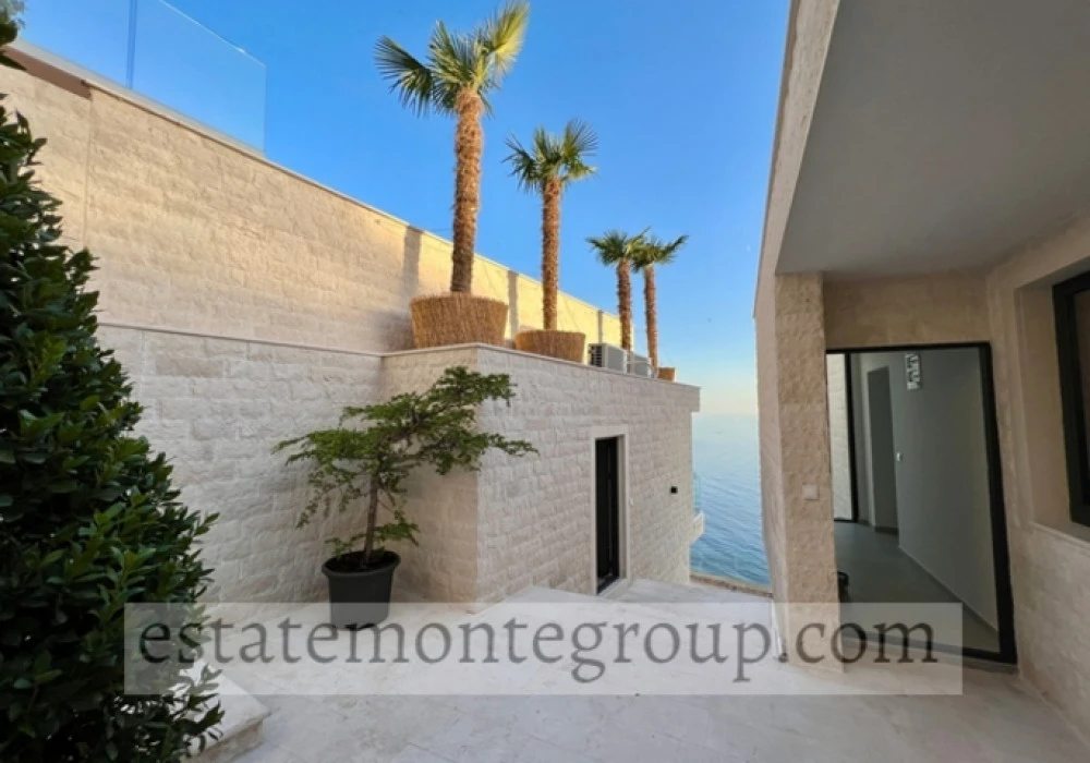 Apartments for sale 77 m². Budva. 