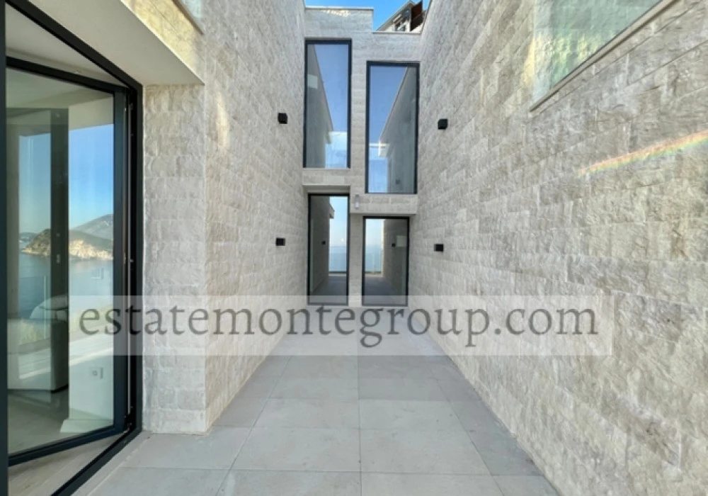 Apartments for sale 91 m². Budva. 