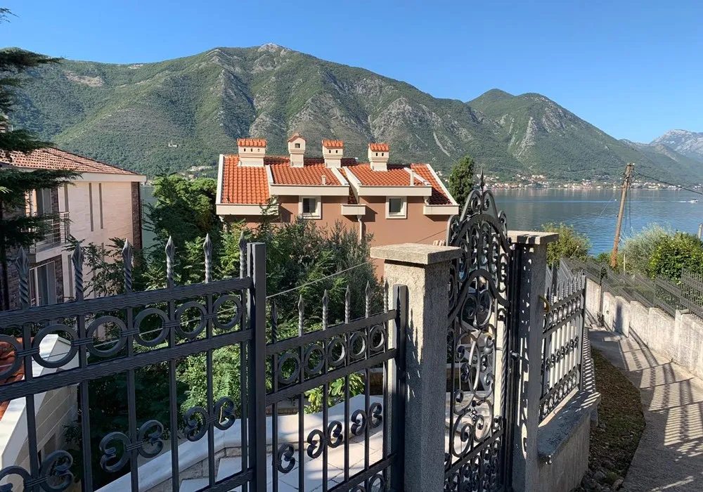 Kuća na prodaju. Kotor. 