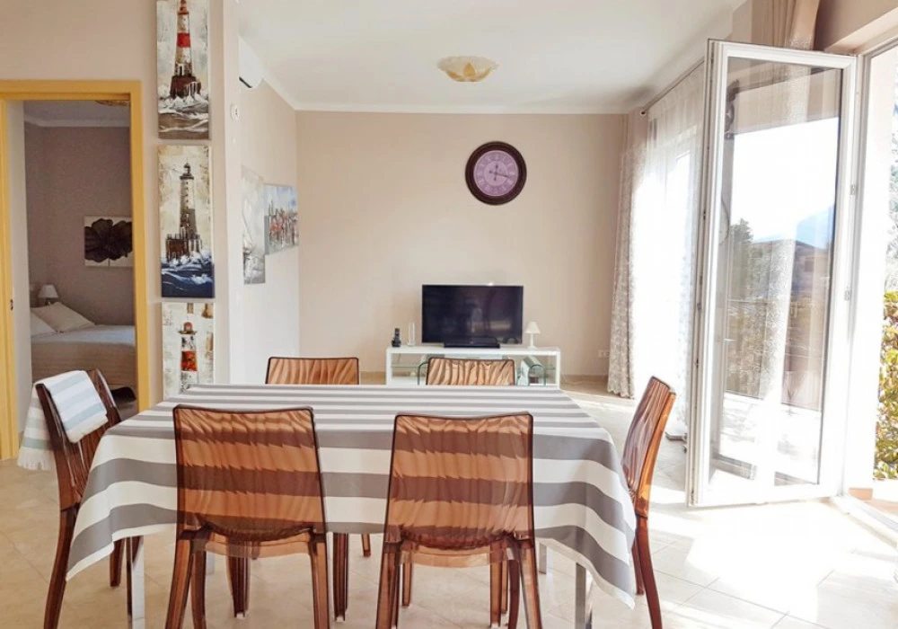 Apartments for sale 2 rooms, 126 m². Orahovac. 