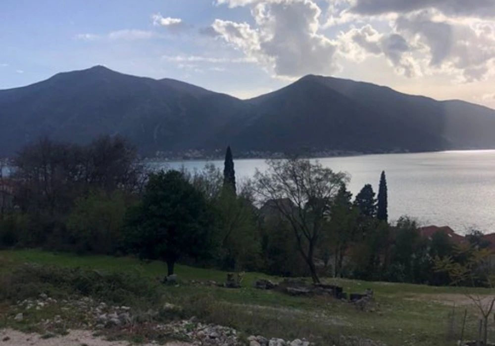 Land for sale for residential construction. Kotor. 