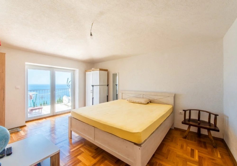 House for sale. 5 rooms, 500 m². Budva. 