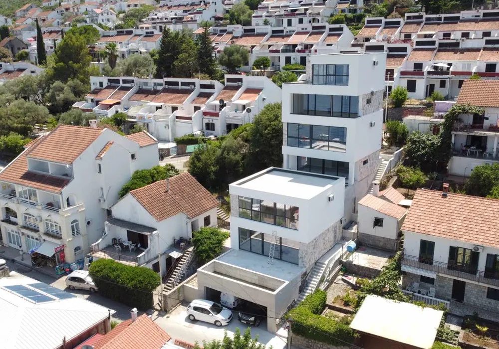 Kuća na prodaju 4 собе, 315 m². Tivat. 