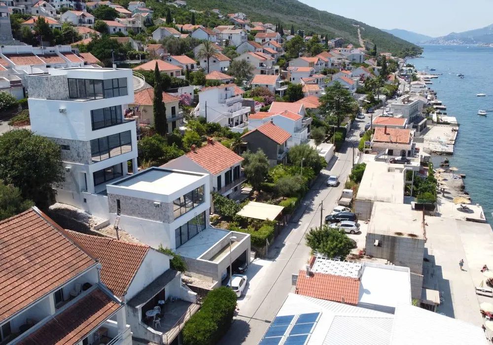 Kuća na prodaju 4 собе, 315 m². Tivat. 