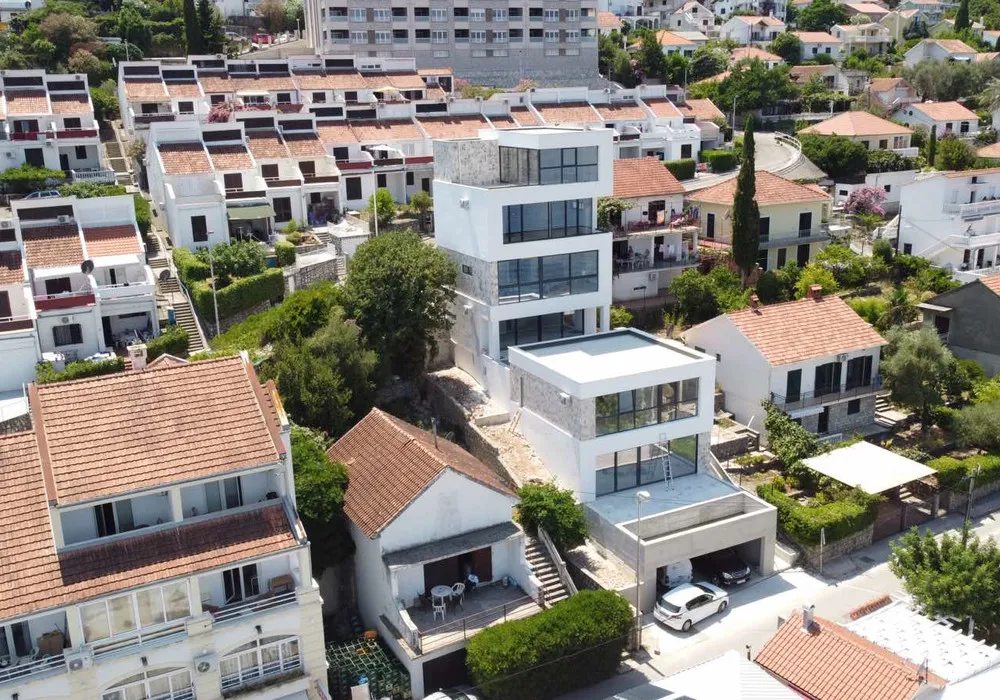 Kuća na prodaju 4 собе, 315 m². Tivat. 