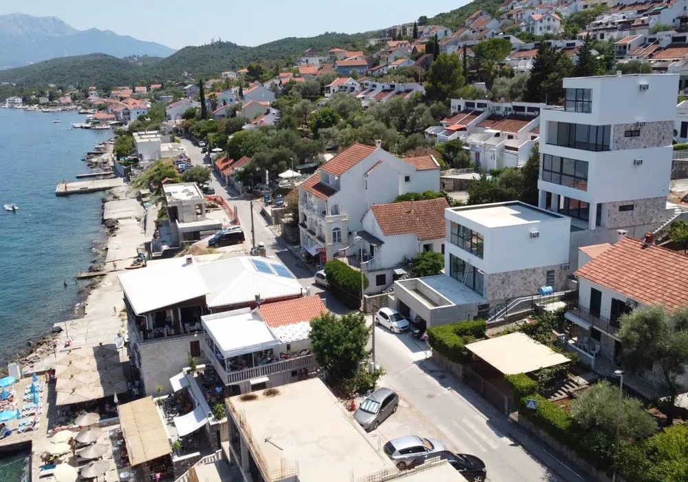 Kuća na prodaju 4 собе, 315 m². Tivat. 