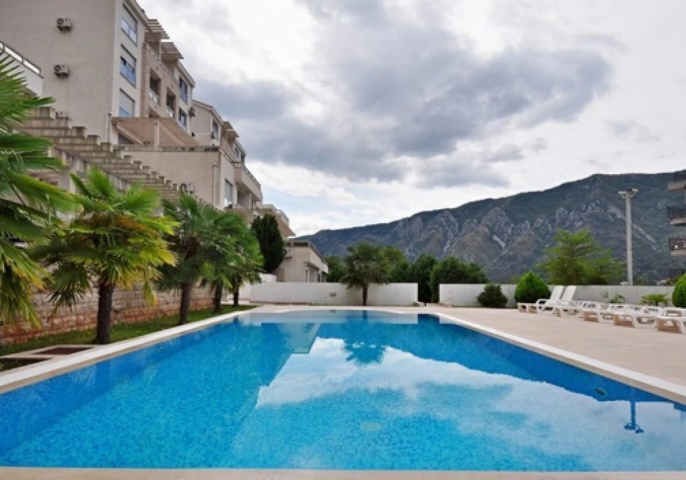 Apartments for sale 2 rooms, 81 m². Dobrota. 