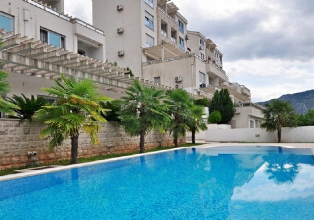 Apartments for sale 2 rooms, 81 m². Dobrota. 