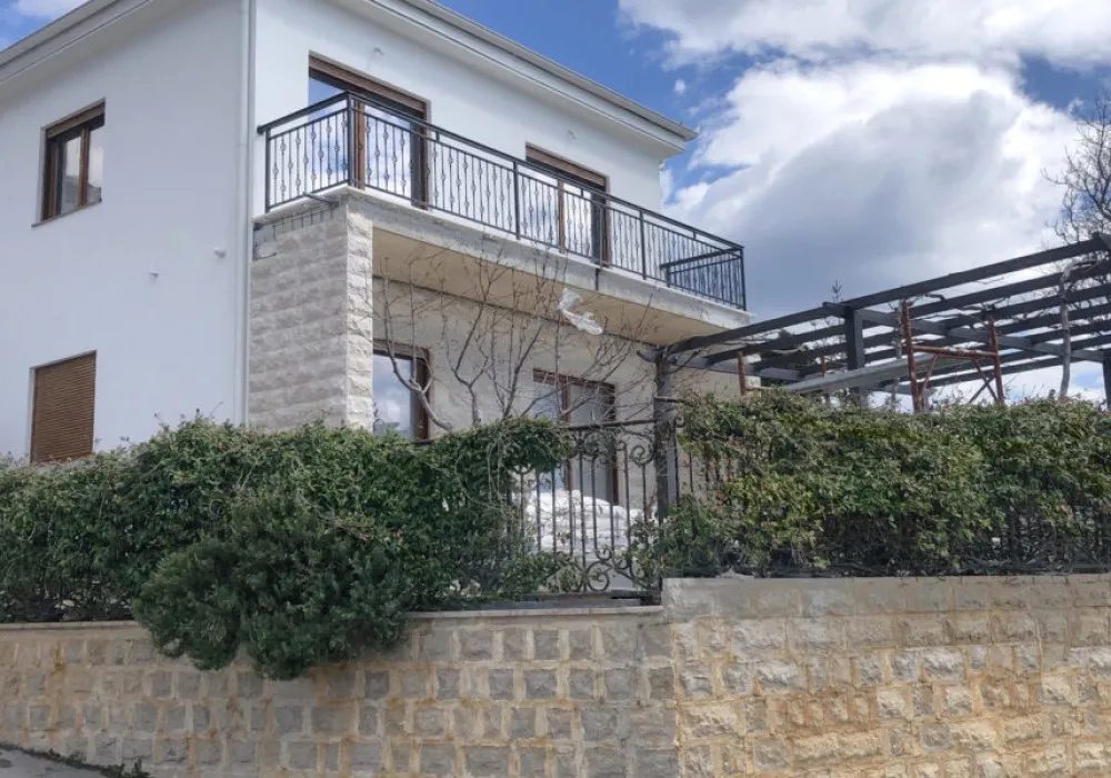 Kuća na prodaju 4 собе, 178 m². Budva. 