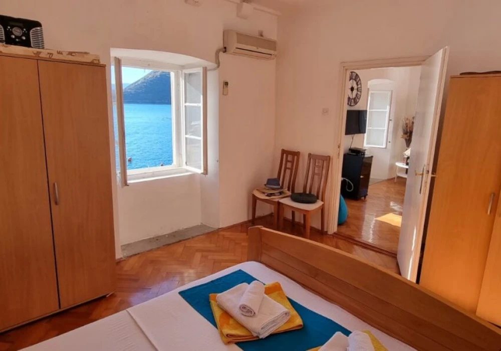 Apartments for sale 2 rooms, 72 m². Kotor. 