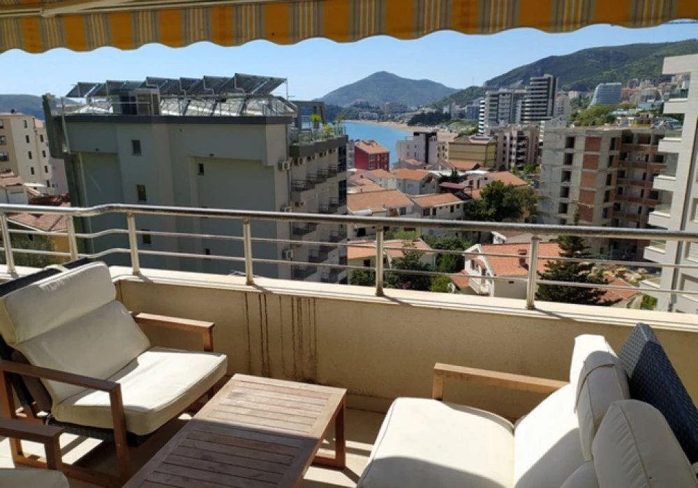 Apartments for sale 3 rooms, 101 m². Rafailovici. 