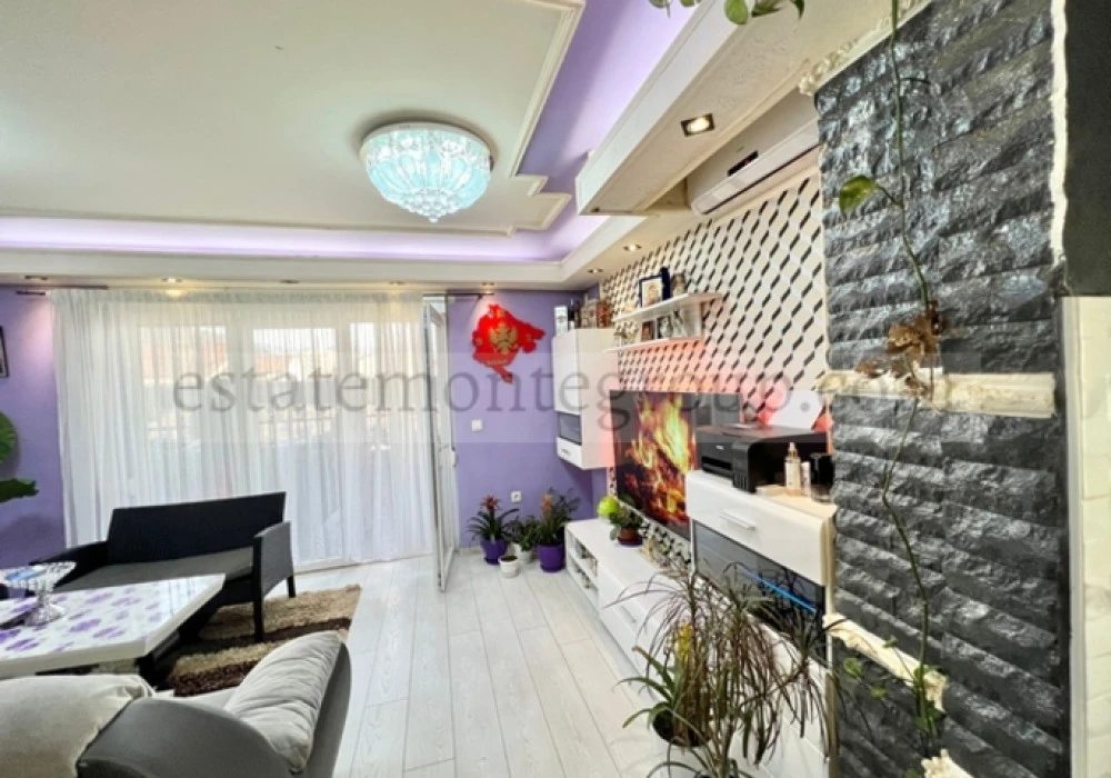 Apartments for sale 3 rooms, 76 m². Budva. 