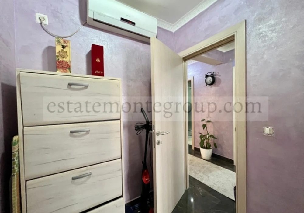 Apartments for sale 3 rooms, 76 m². Budva. 