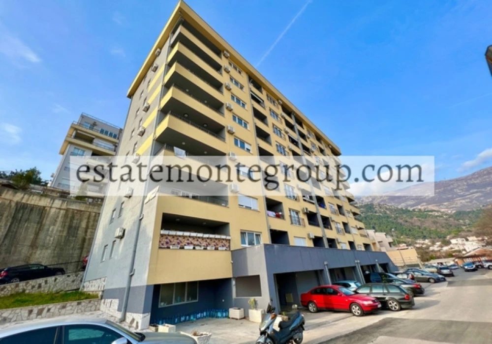 Apartments for sale 3 rooms, 76 m². Budva. 