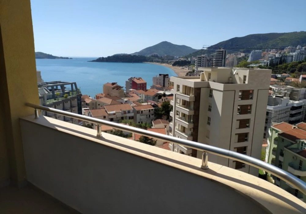 Apartments for sale 3 rooms, 83 m². Rafailovici. 