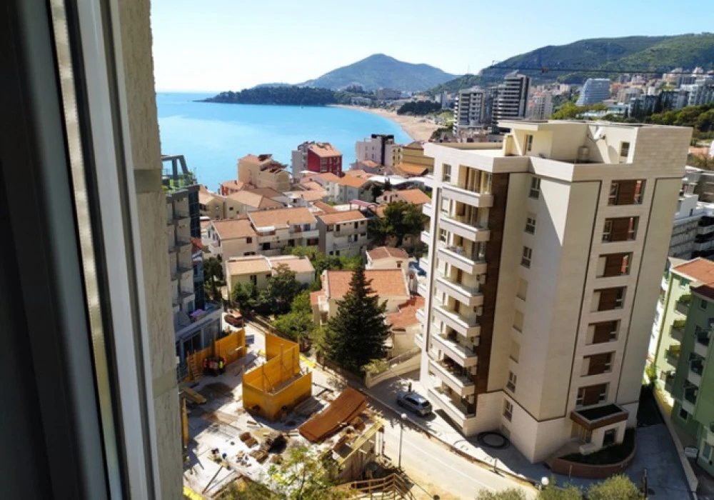 Apartments for sale 3 rooms, 83 m². Rafailovici. 