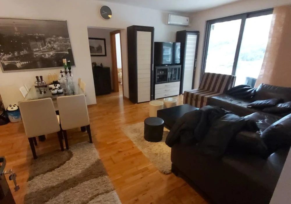 Stan na prodaju 2 собе, 74 m². Pržno. 